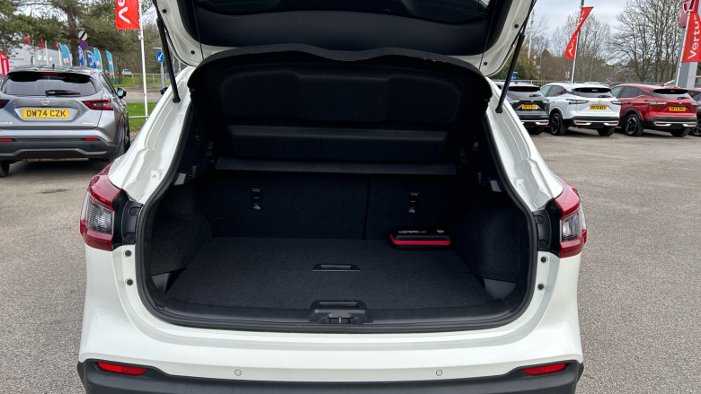 Nissan Qashqai 1.3 DiG-T Tekna 5dr Petrol Hatchback